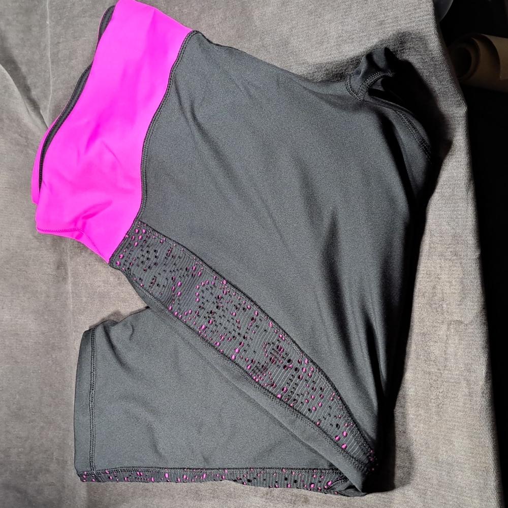Velocity Black and Magenta Cut Out Athletic Capris Leggings Pants VG 3X
